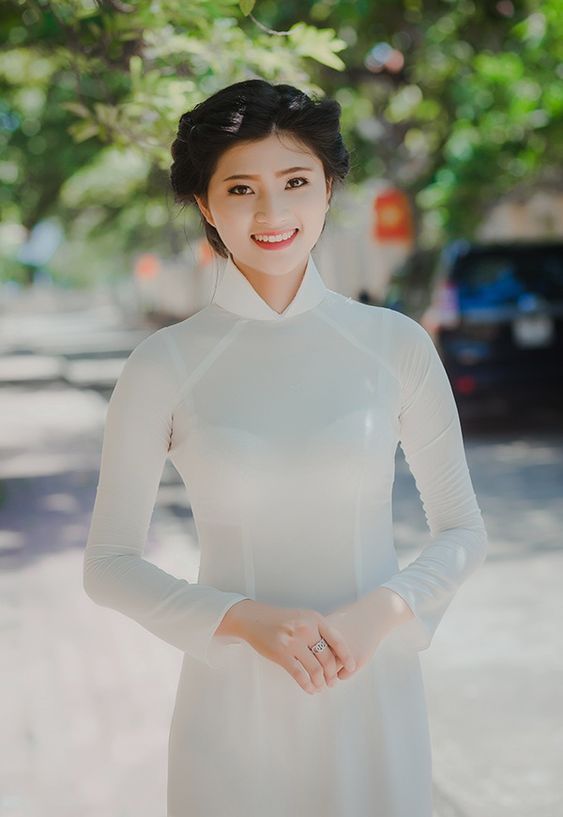 luu-y-khi-chon-mua-ao-dai-mau-trang-truyen-thong-6.jpg