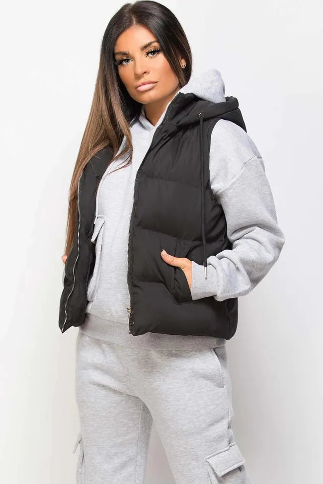 Năng động dạo phố với áo gile và hoodie