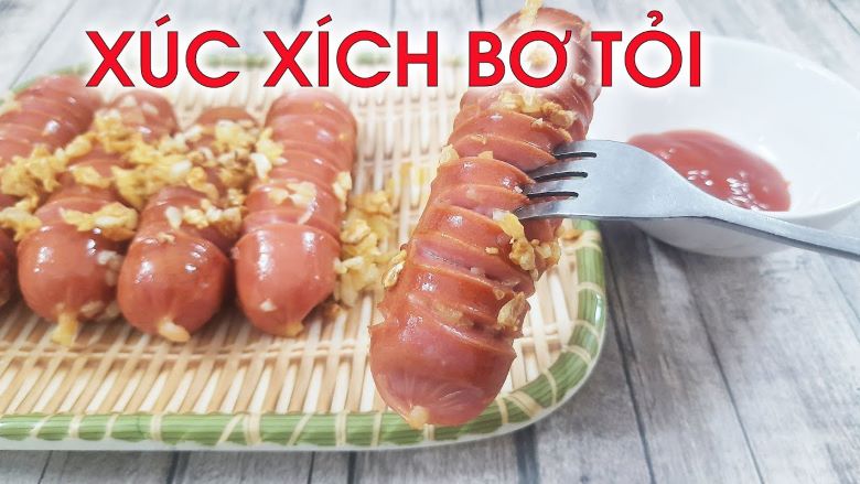 Xúc xích chiên bơ tỏi