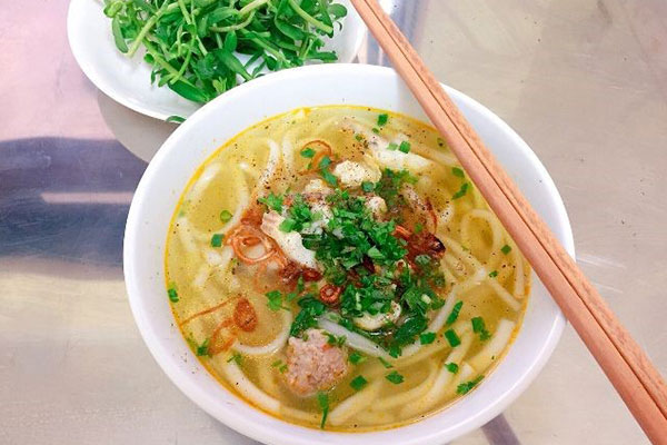 bánh canh cá lóc huế