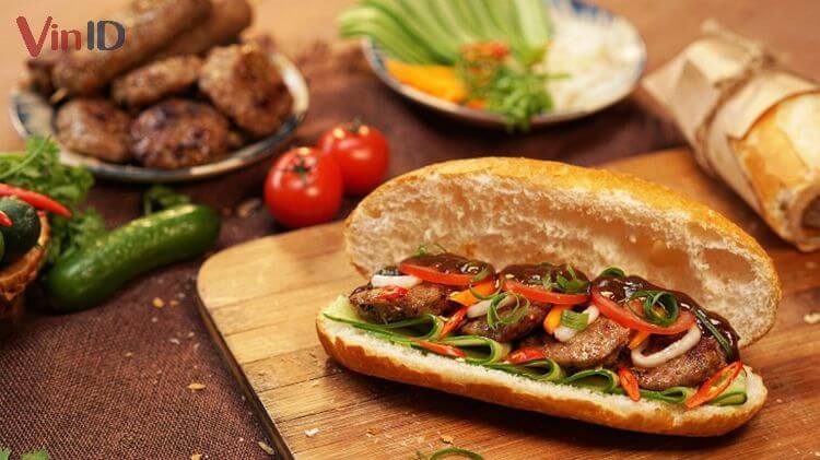 Bánh mì thịt nướng chan nước sốt