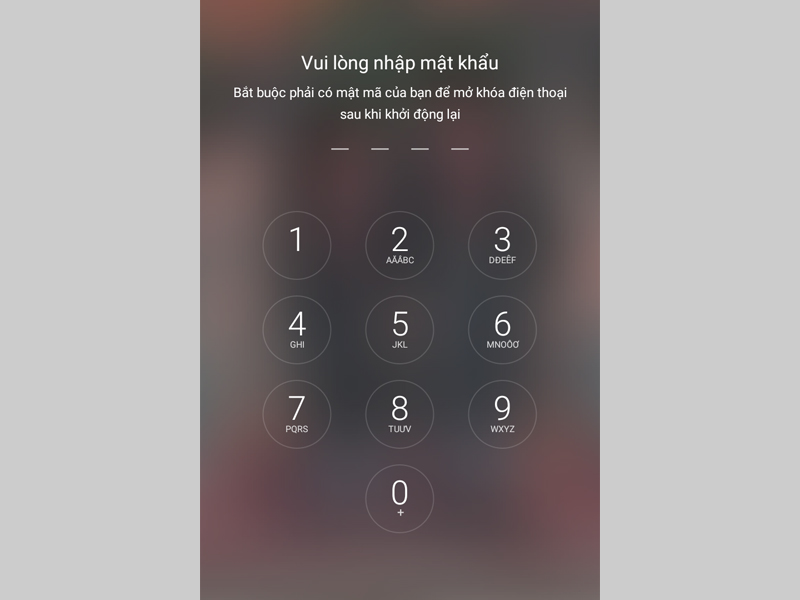 Trượt ngón tay lên trên màn hình sau đó tiến hành nhập mật khẩu để truy cập vào điện thoại