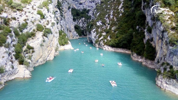 Hẻm núi Gorges du Verdon và dòng sông nước xanh ngọc