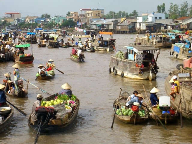 Chợ nổi Cái Bè