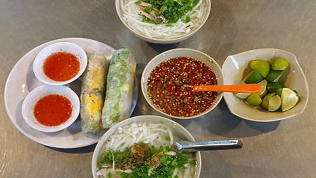 Bánh canh chả cá Phan Rang - Dung