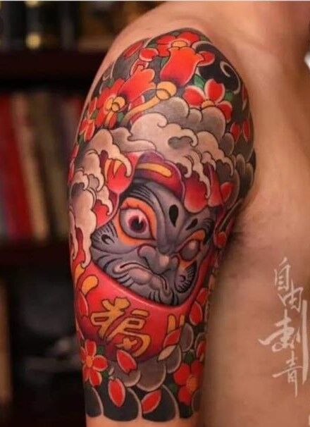 hình xăm daruma ở bắp tay