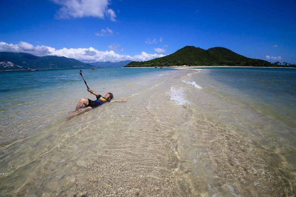 Bãi tắm Dốc Lết Nha Trang với bãi cát trắng mịn