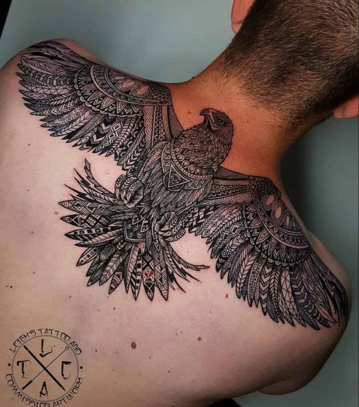 tatto sau gáy cực bắt mắt cho khách