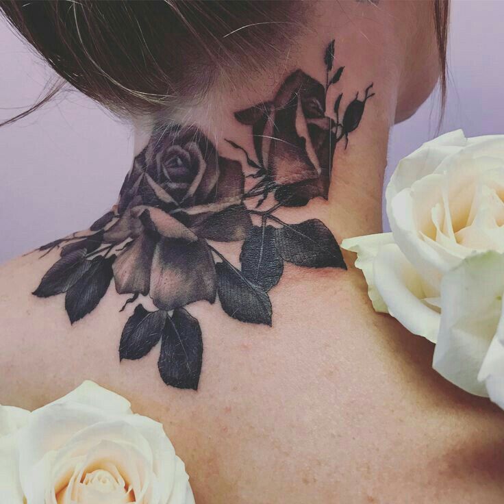 tatto hoa hồng thu hút sau gáy