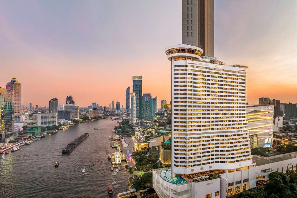 <em>Toàn cảnh khách sạn </em>Millennium Hilton<strong> -</strong> khách sạn Bangkok