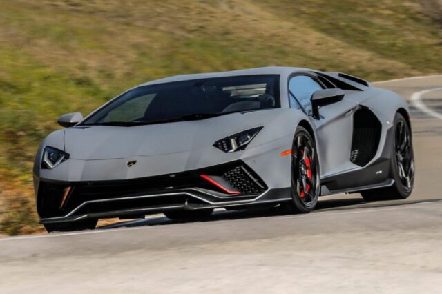 Lamborghini Aventador là mẫu xe thịnh hành của thương hiệu siêu xe này.