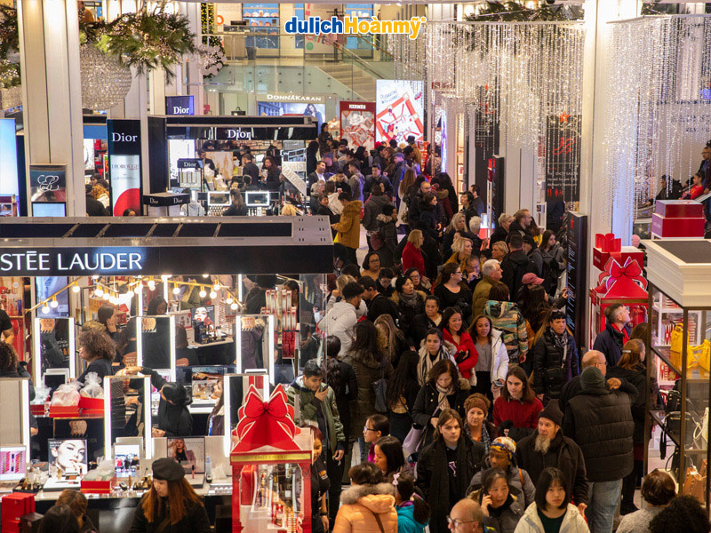 Mua sắm vào ngày thứ Sáu đen tối "Black Friday"