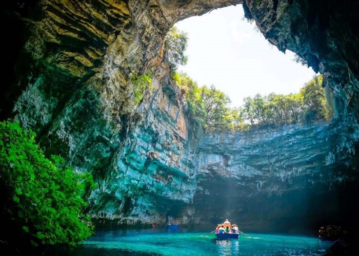 Không chỉ mang đến cho du khách những trải nghiệm thú vị và tuyệt vời về khám phát thiên nhiên, đáp ứng nhu cầu về giải trí, thám hiểm và nghỉ dưỡng mà du lịch sinh thái còn giúp nâng cao ý thức bảo vệ môi trường và các nguồn tài nguyên thiên nhiên, các hệ sinh thái của con người.