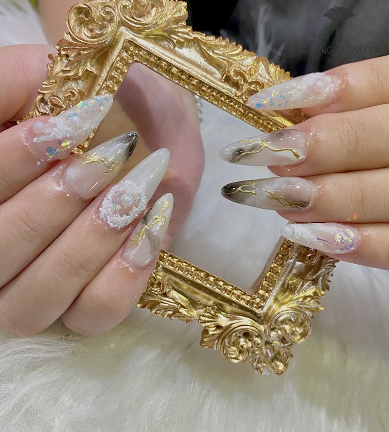 Nail móng nhọn đính đá cá tính