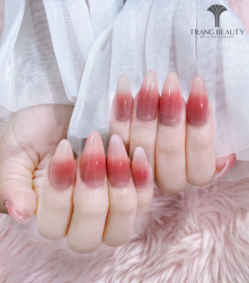 Mẫu nail móng nhọn ombre sang trọng