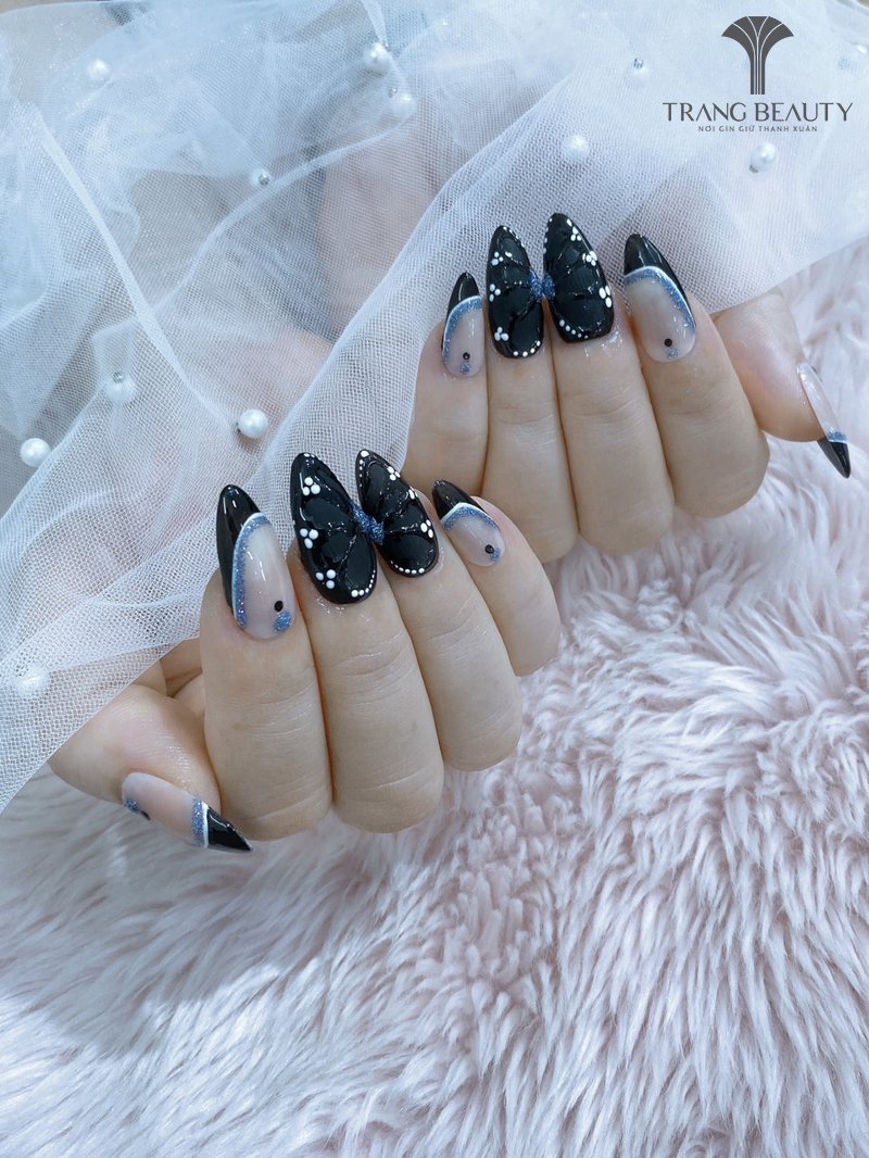 Mẫu nail nhọn màu nude nhẹ nhàng