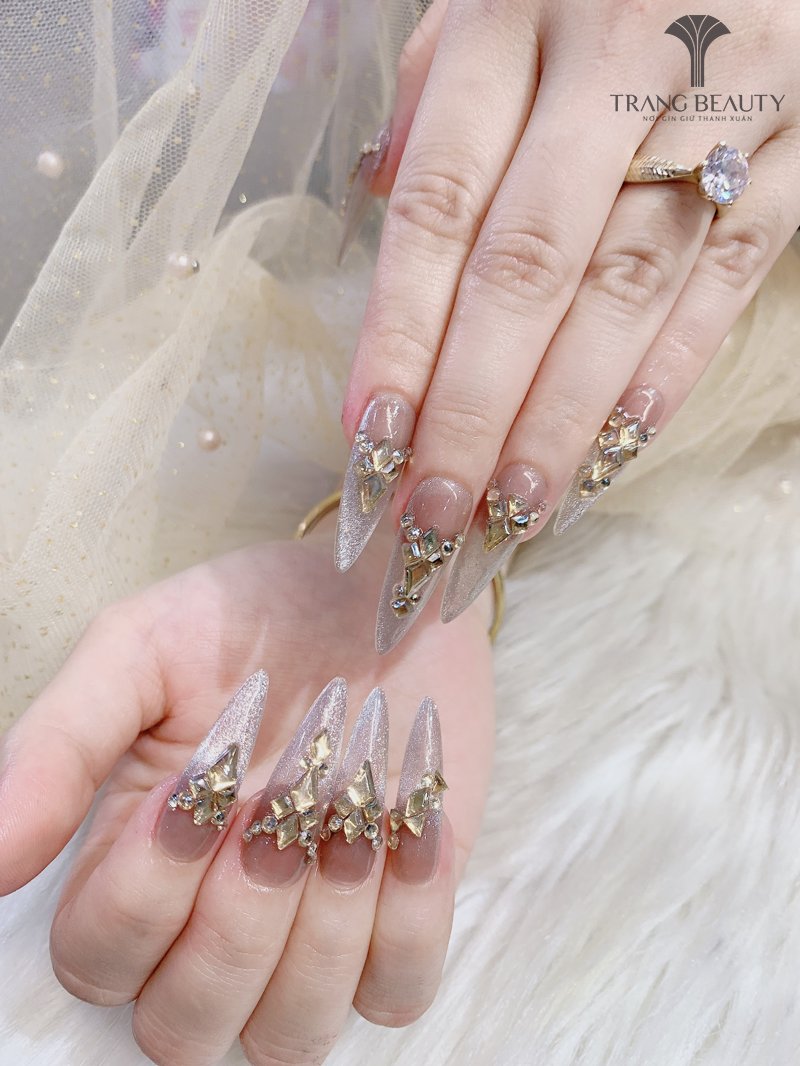 Mẫu nail móng nhọn dài sang chảnh