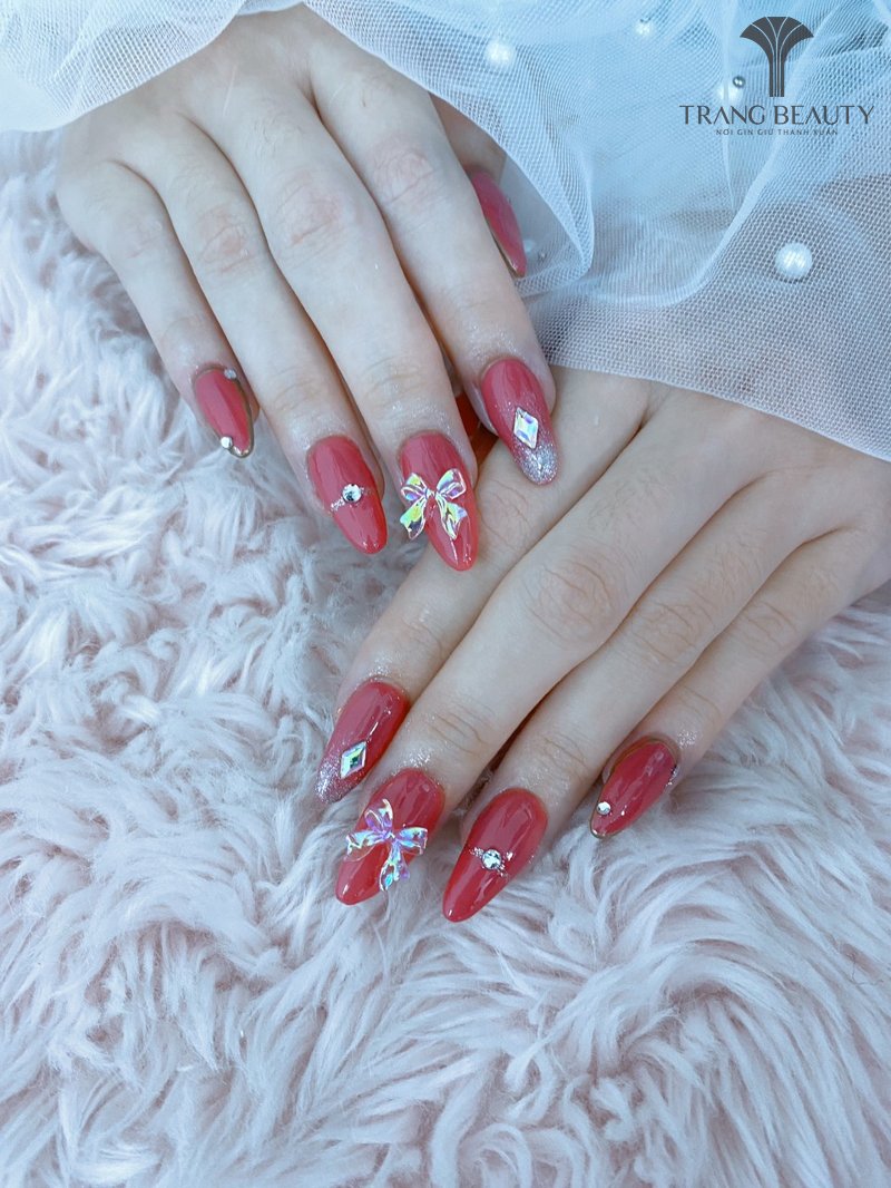 Mẫu nail tròn đính đá trong ngày cưới