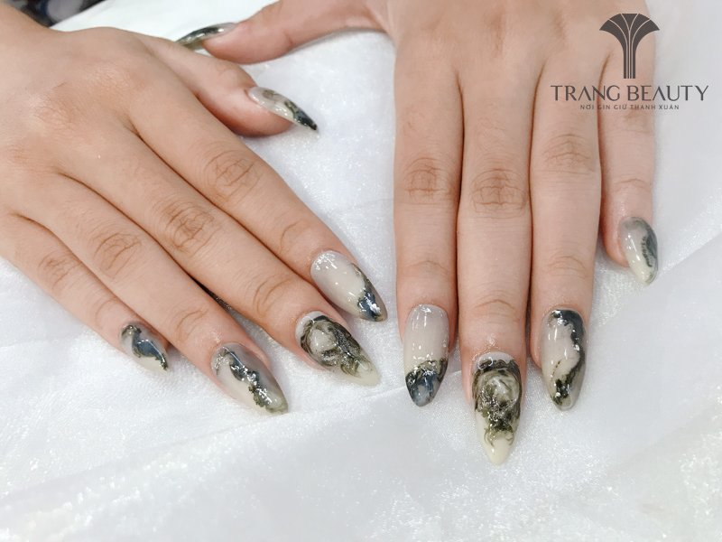 Kiểu nail loang móng nhọn dài huyền bí