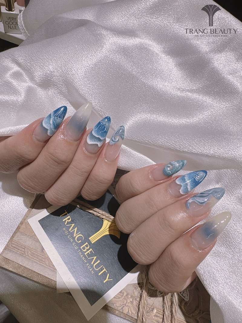 Kiểu nail loang móng nhọn dài cầu kì