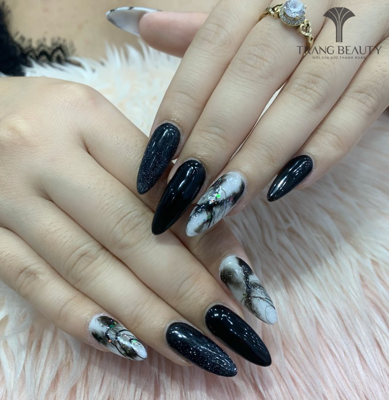 Mẫu nail loang móng nhọn dài