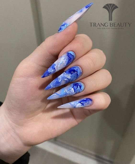 Mẫu nail móng nhọn sơn lì thanh lịch