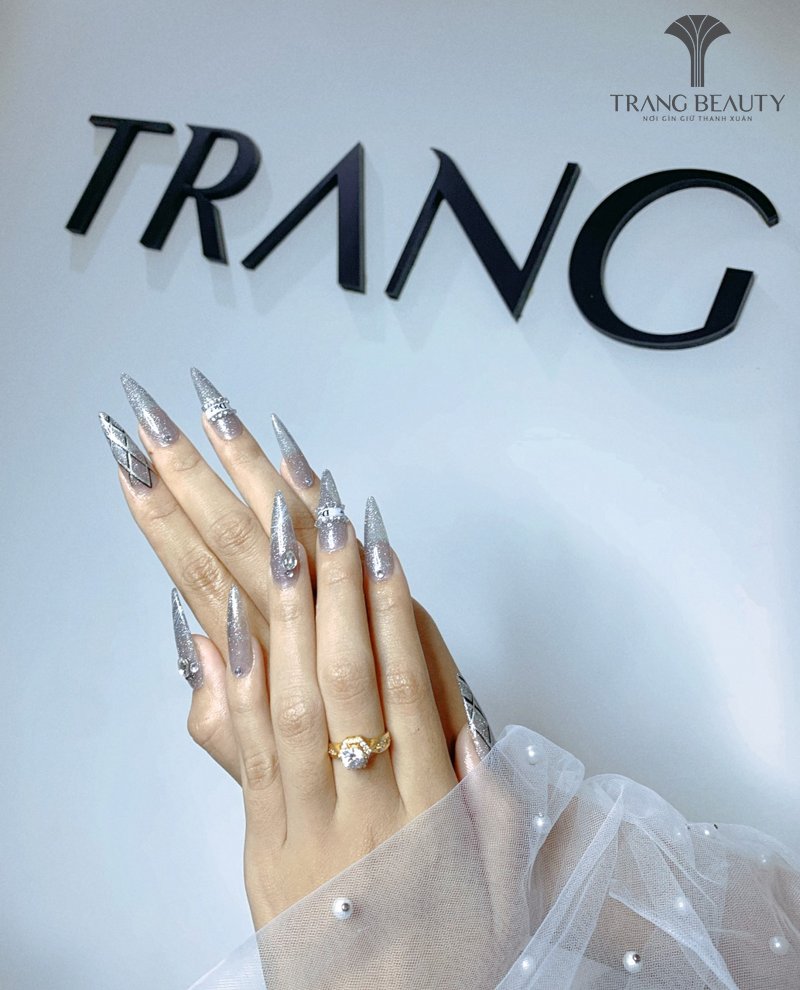 Nail đính kim tuyến