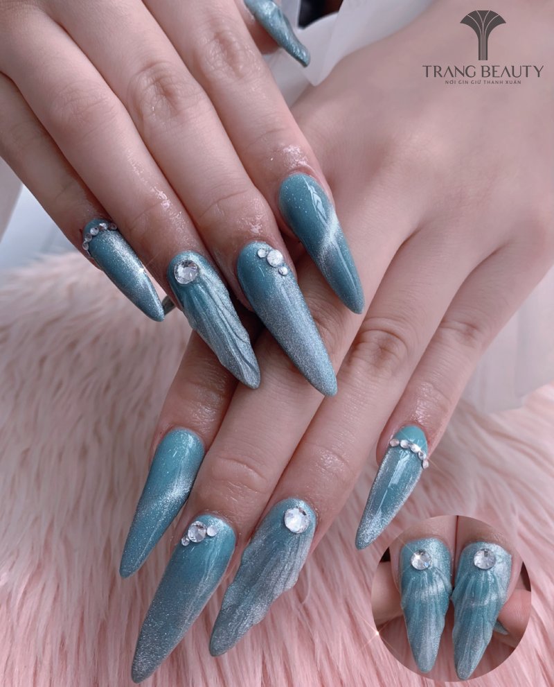 Mẫu nail tròn nhọn dài tráng gương bạc