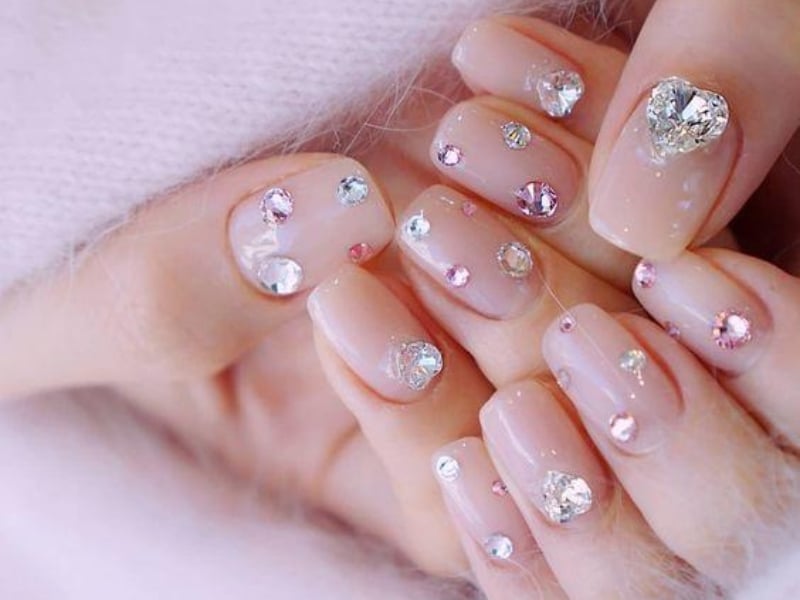 Mẫu nail đính đá đẹp đơn giản