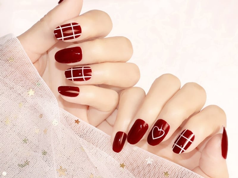 Mẫu nail đơn giản cho mùa Tết