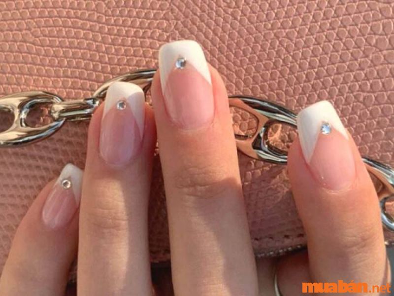 Mẫu nail trắng cho cô dâu