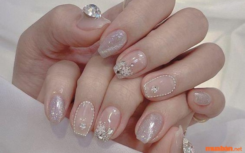 Mẫu nail ngắn cute cho cô dâu