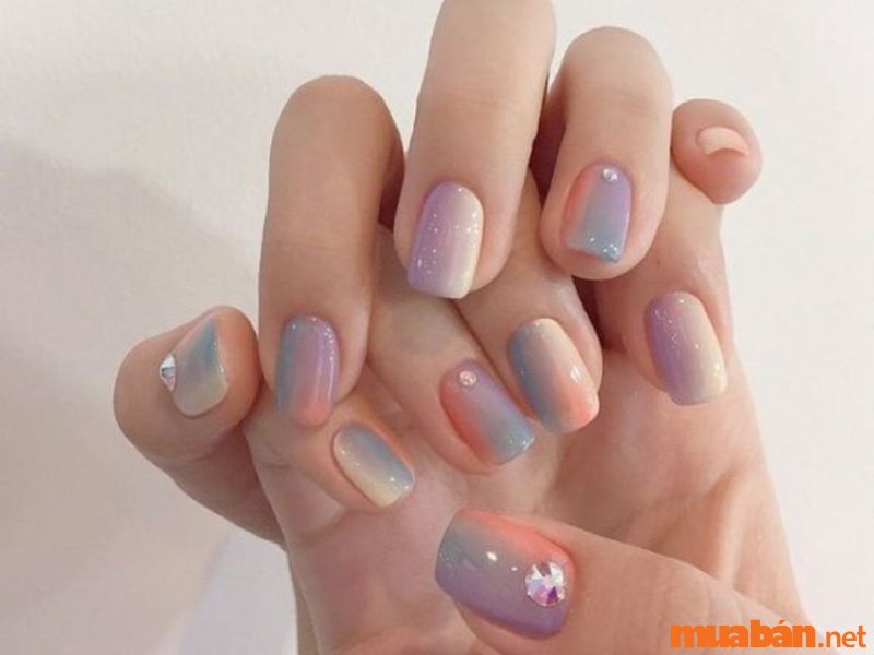 Mẫu nail ngắn ombre sắc màu