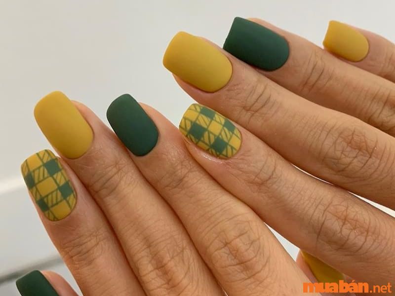 Mẫu nail ngắn phối màu vàng xanh mới lạ