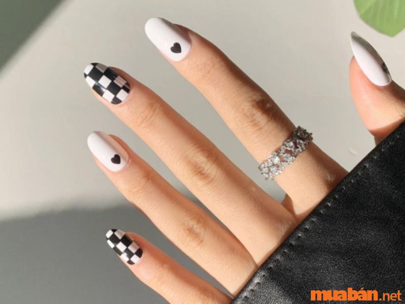 Mẫu nail ngắn phối hoạ tiết caro