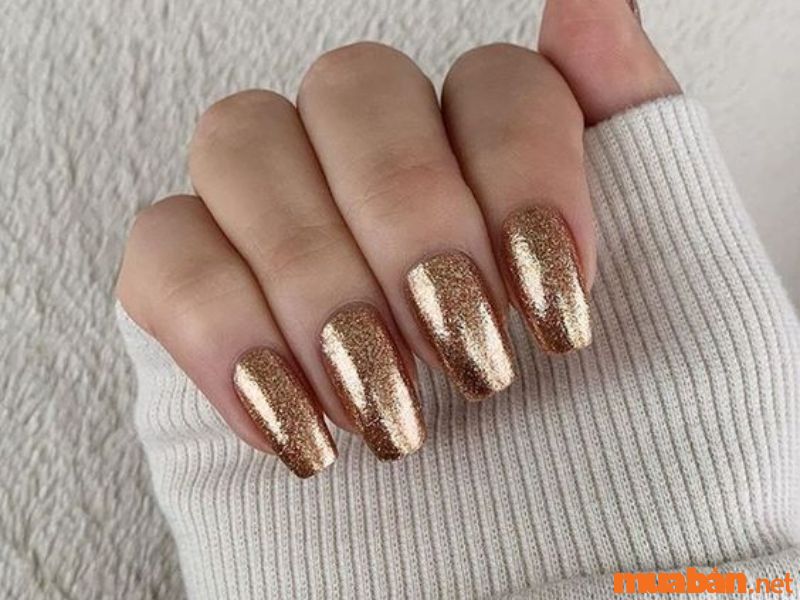 Mẫu nail ngắn trang trí kim tuyến