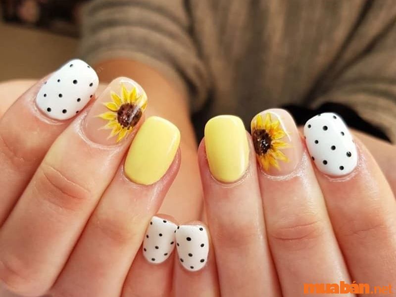 Mẫu nail ngắn vẽ hoa ấn tượng