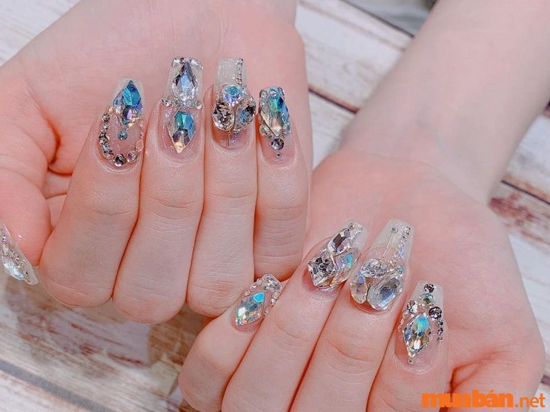 Mẫu nail đính đá xanh ngọc