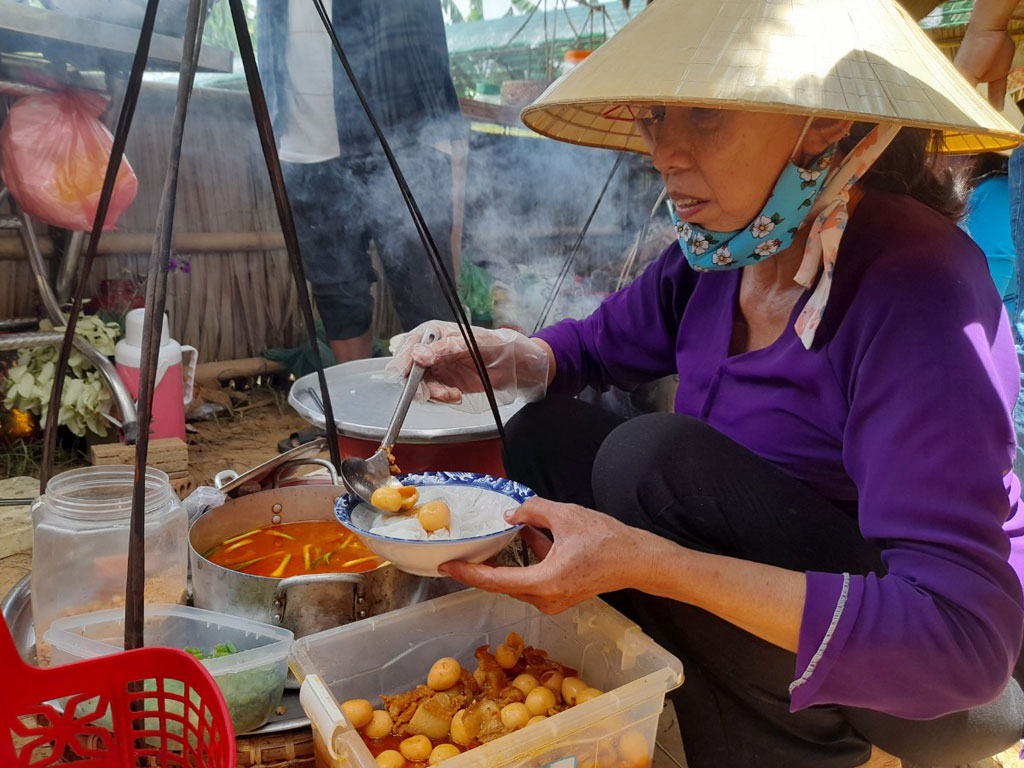 Hương vị quê hương: 'Ai mì quảng Phú Chiêm...'