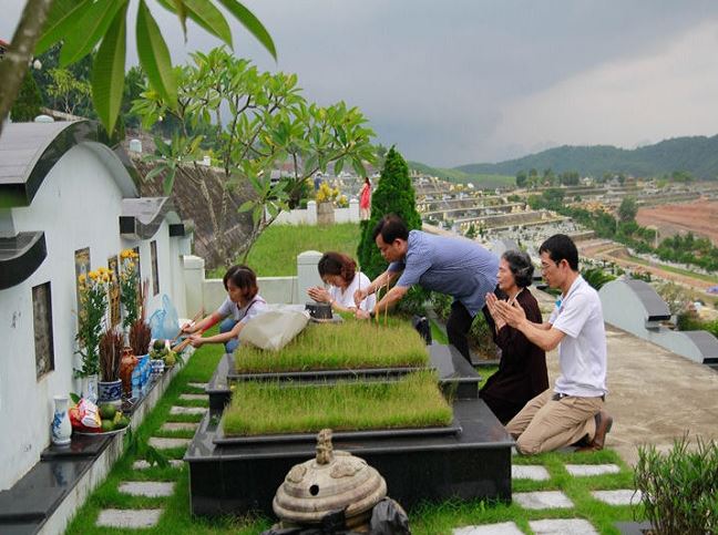 Ngày thường có nên ra mộ không