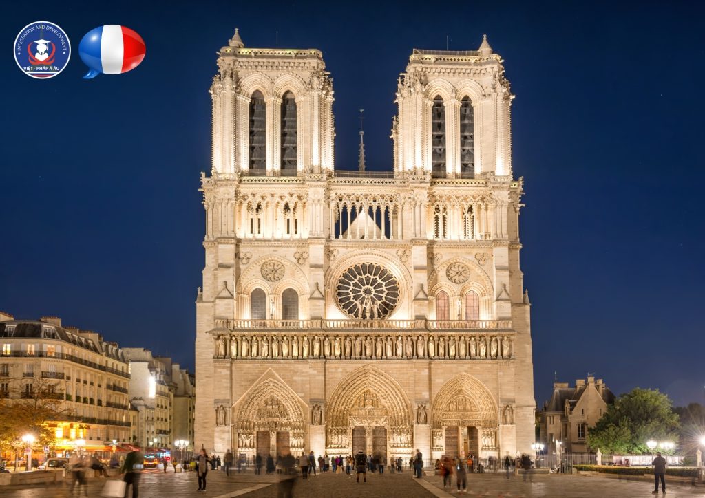 NOTRE DAME DE PARIS VPAA3