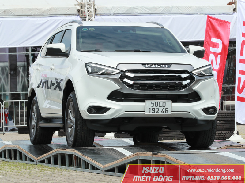 Xe Isuzu 7 chỗ MUX