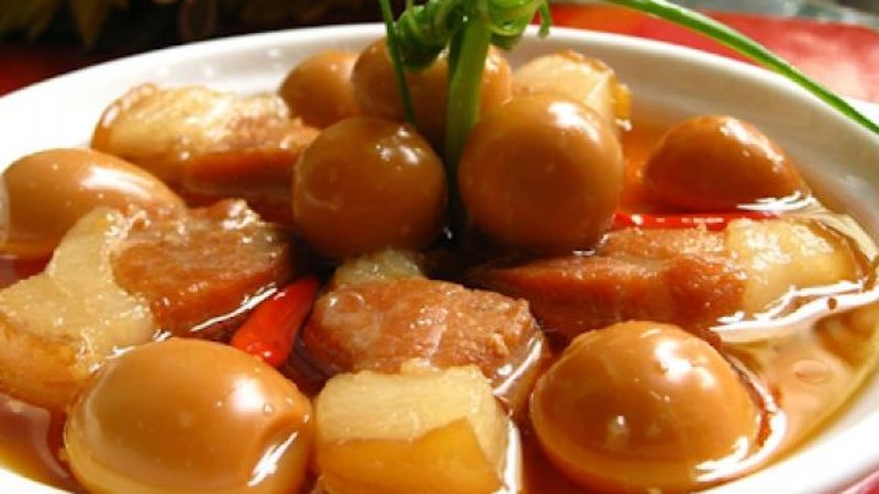 thịt kho tàu - mặn ngọt lờ lợ