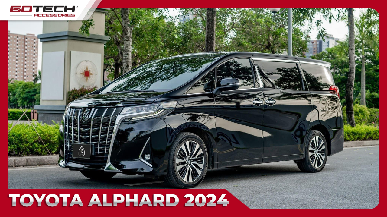 Ngoại thất của Toyota Alphard 2024 sang trọng và độc đáo, lưới tản nhiệt lớn và đèn LED hiện đại, tạo nên vẻ sang trọng và mạnh mẽ đặc trưng cho dòng xe hạng sang.