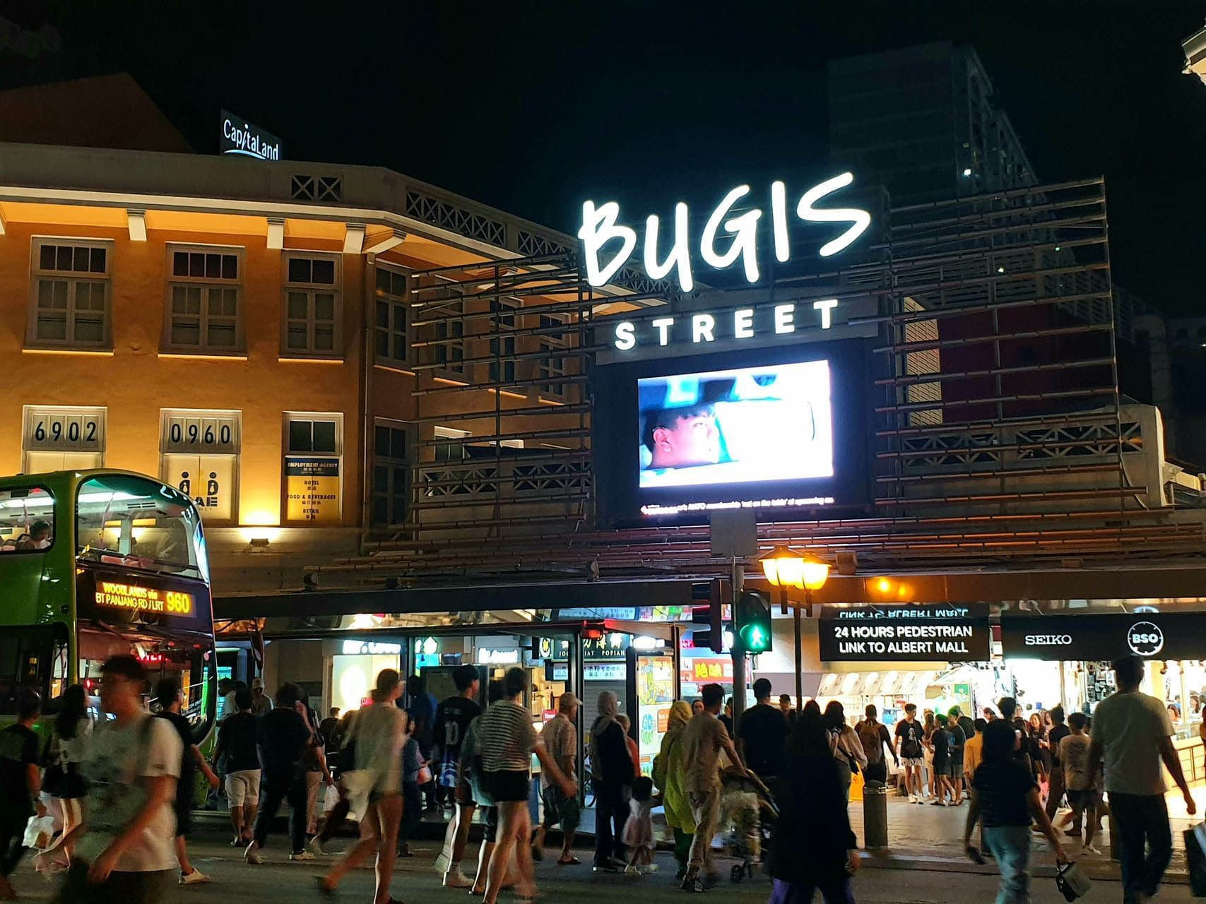 Bugis Street - thiên đường mua sắm giá rẻ