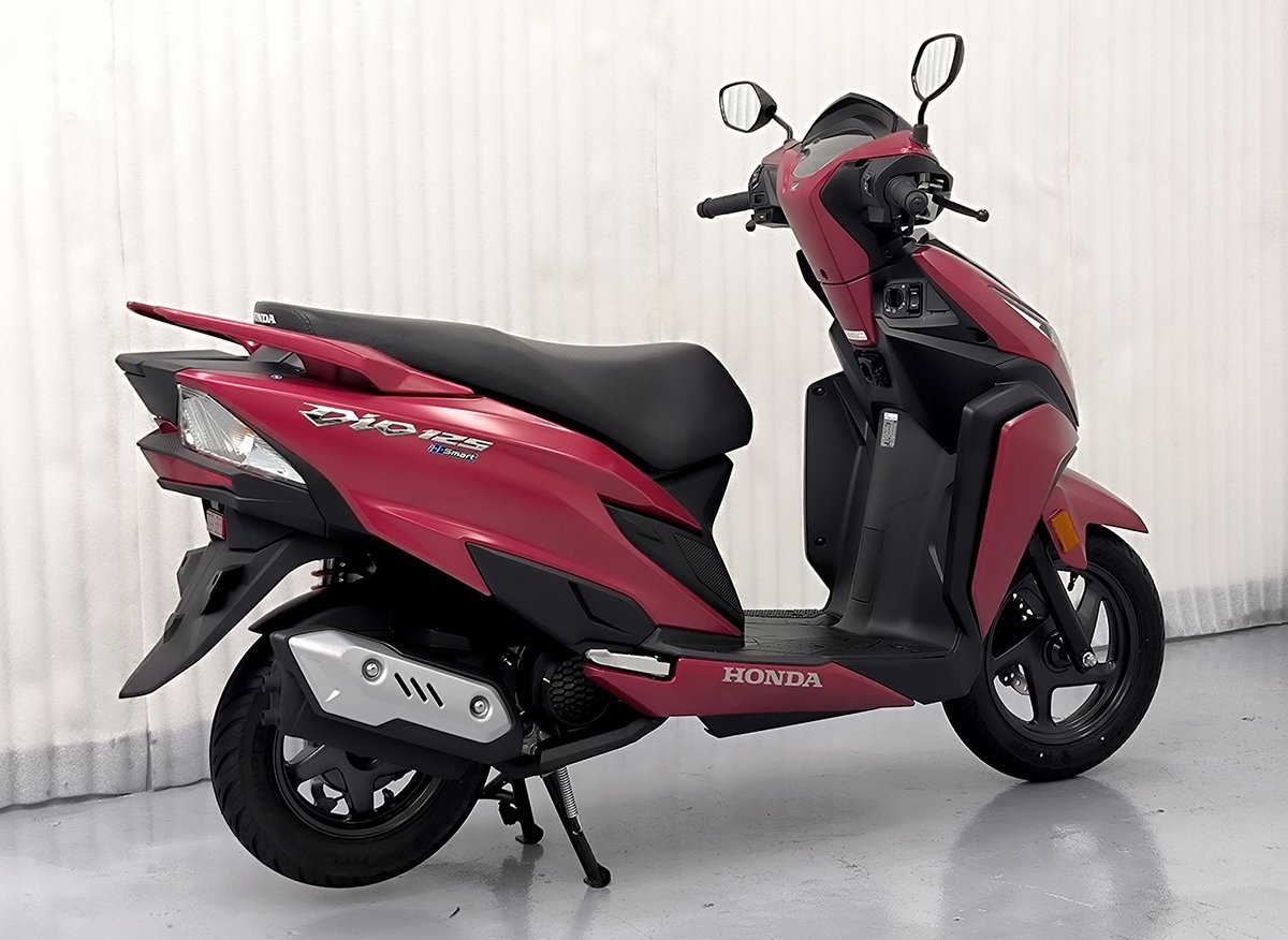 Honda Dio 125cc màu đỏ mận mờ made in Japan