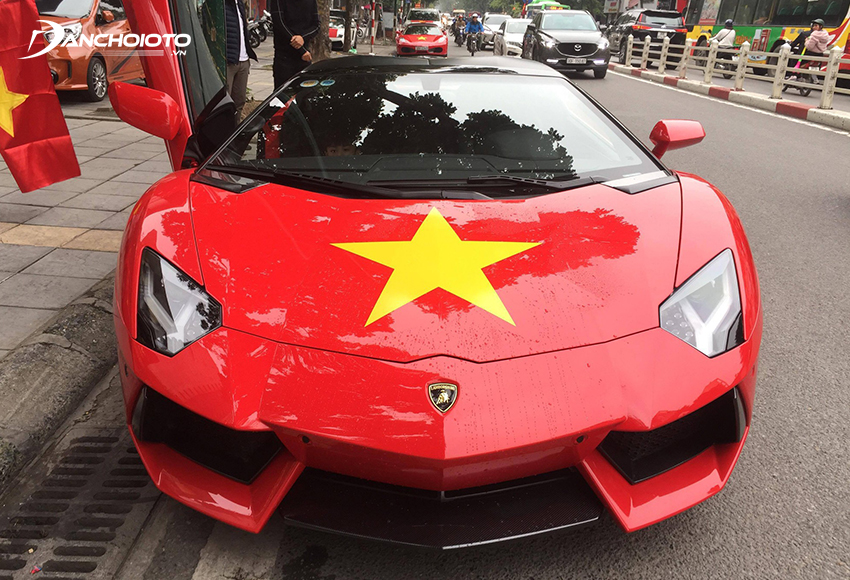 Lamborghini Aventador màu đỏ của ca sĩ Tuấn Hưng