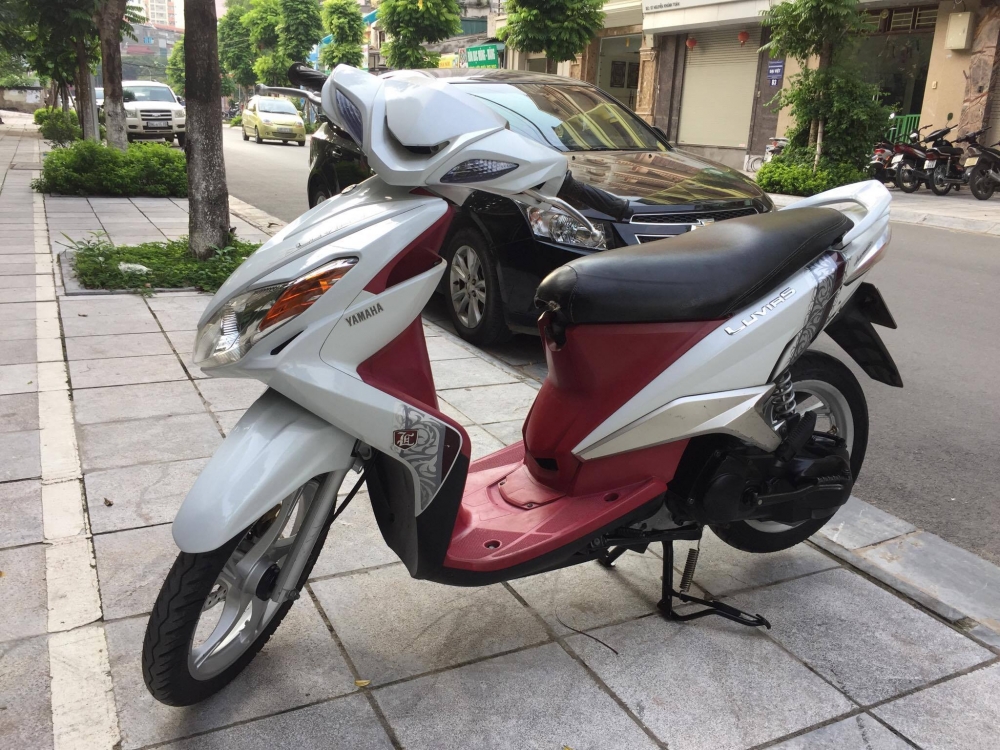 yamaha Luvias 125 trắng 30M đời mới 2010 gấp 12 triệu còn cực mới | 2banh.vn