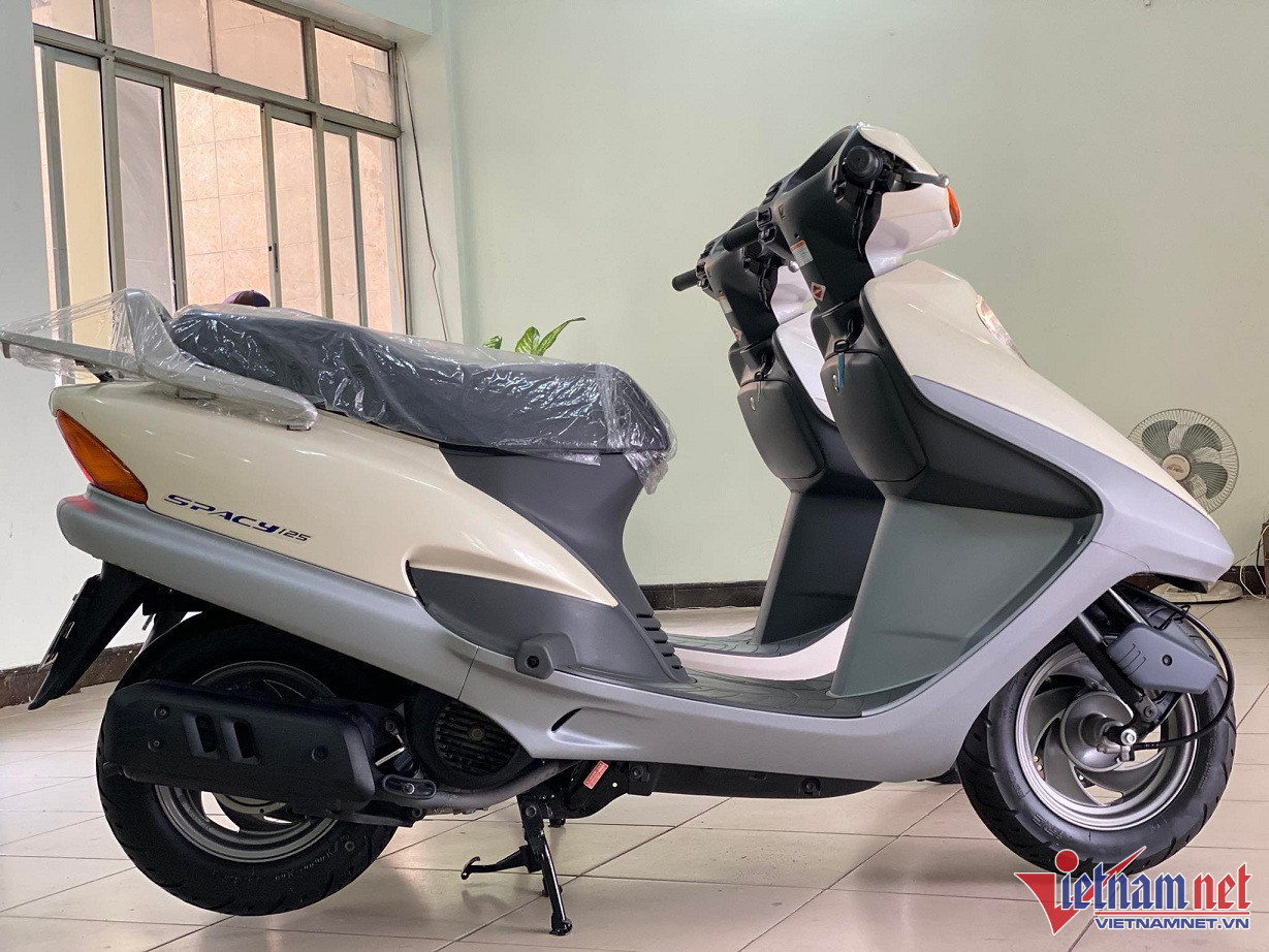 Bộ đôi xe ga Honda Spacy mới nhất Việt Nam giá hơn 1,5 tỷ đồng