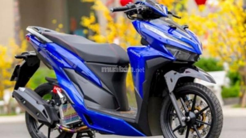 Vario 150 độ màu xanh nổi bật đi chơi lễ